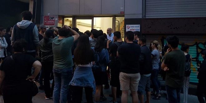 CHP İstanbul İl Başkanlığı önünde protesto