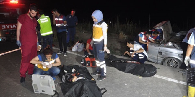 Nişanlı çifti trafik kazası ayırdı, 3 ölü