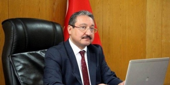 Otomobilin çarptığı öğrenciye ilk müdahale rektörden