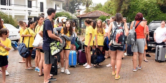'Her şey dahil' diye gittikleri tatil köyünde, aç kaldıkları iddiası