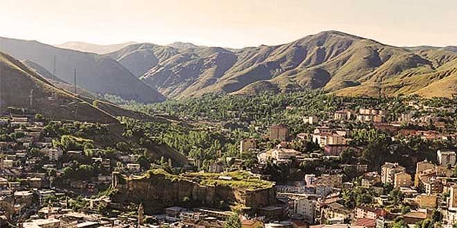 Ak Parti Bitlis'te kazandı, Tatvan'da kaybetti