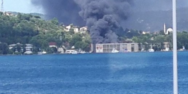 Beykoz'daki kundura fabrikası yanıyor