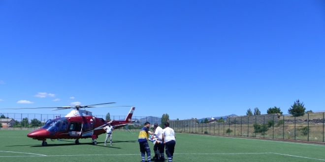 Balkondan den bebek hastaneye ambulans helikopterle sevk edildi