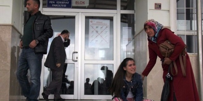 YKS sınavına 10.00'dan sonra gelenler içeri alınmadı