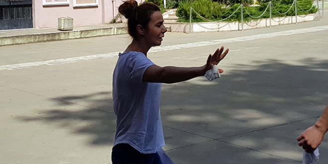 Geç kaldığı sınava alınmayınca gözyaşlarına boğuldu