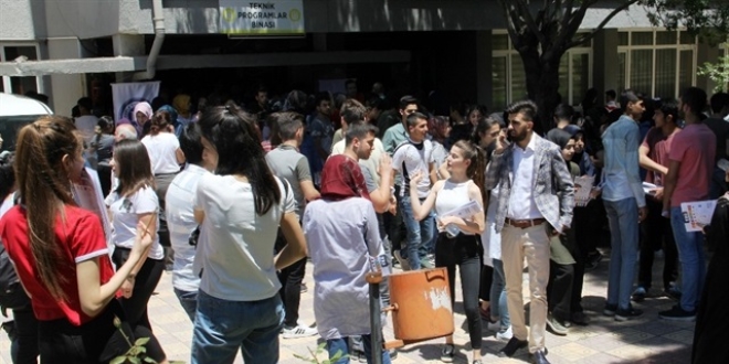 Üniversiteye girişte tarihi organizasyon
