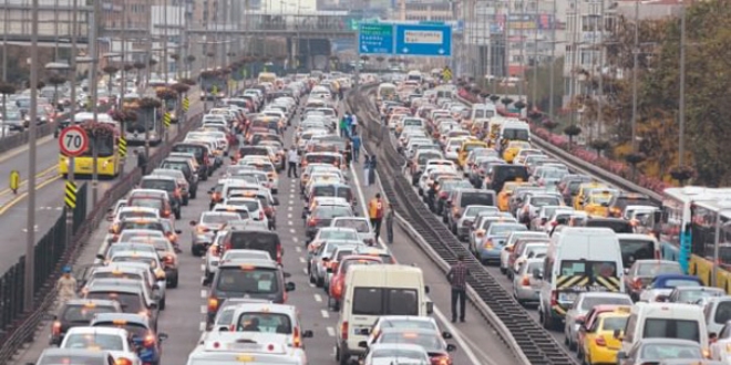 Trafiğe 5 ayda 426 bin 140 araç eklendi