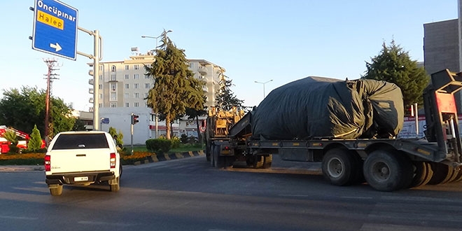 Münbiç sınırına obüs, tank ile ZPT sevk edildi