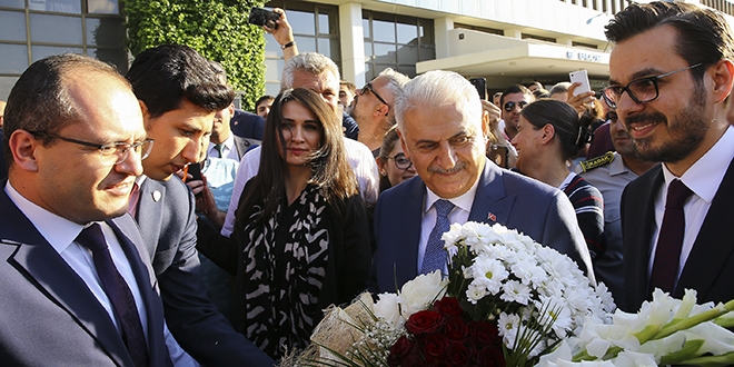 Başbakan Yıldırım'dan TRT'ye veda ziyareti