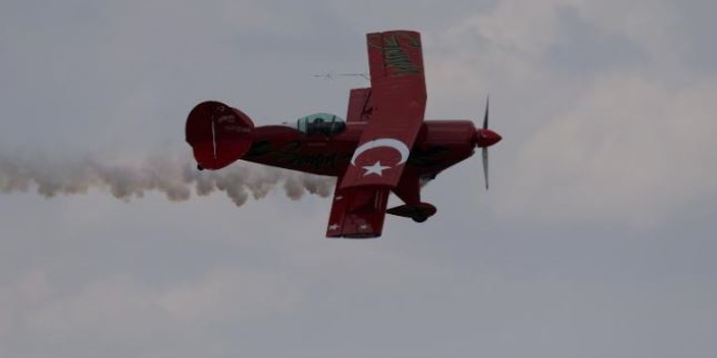 Akrobasinin Türk kadın pilotu hayalini gerçekleştiriyor