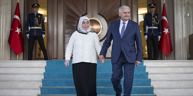 Yıldırım, başbakanlık personeliyle vedalaştı