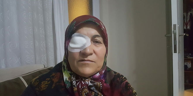 Eşinin yüzüne tuz ruhu döktü