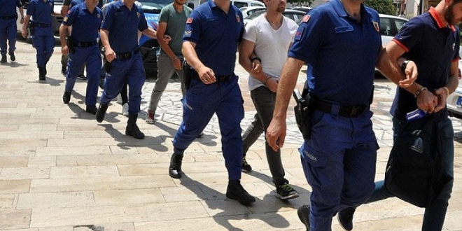 Manisa'da FETÖ'nün TSK yapılanmasına operasyon: 18 gözaltı