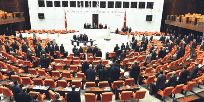 TBMM'de Atatürk anısına bir dakikalık saygı duruşu