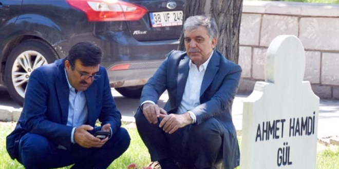 Abdullah Gül, babasının mezarını ziyaret etti