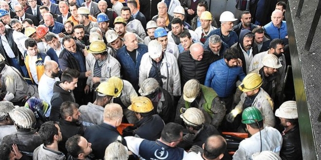 Maden ocağında mahsur kalan işçilere ulaşıldı