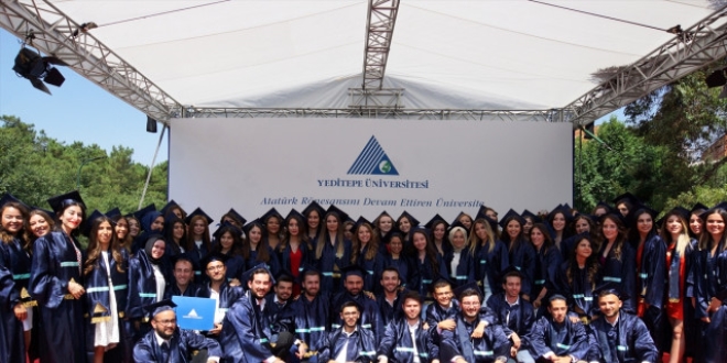 Yeditepe Üniversitesi'nde mezuniyet coşkusu