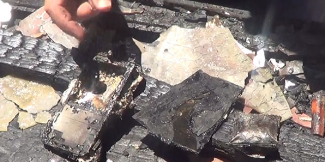 Şarjdaki cep telefonu bomba gibi patladı