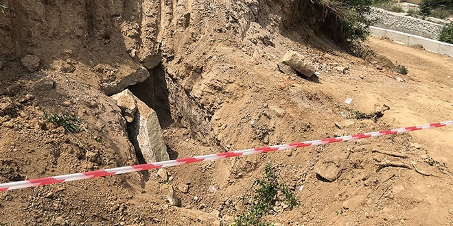 Bin 800 yıllık taş sandık mezar bulundu