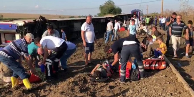 Tekidağ'daki tren kazasında 10 ölü, 73 yaralı var
