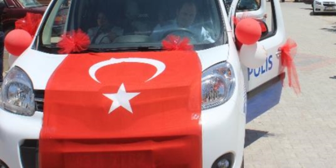 Polis aracı şehit kardeşine sünnet arabası oldu
