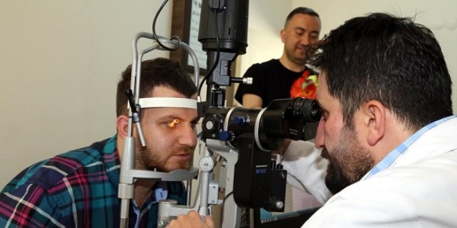 'Kornea nakli' ile karanlık dünyalara ışık oluyorlar