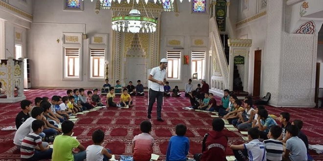 Teröristlerin tahrip ettiği camilerde çocuklar yeniden Kur'an öğreniyor