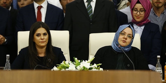 Zehra Zümrüt Selçuk görevi Sarıeroğlu'ndan devraldı