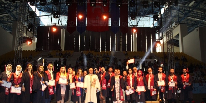 300 bin öğrenci Açıköğretim'de birden fazla bölüm okuyor