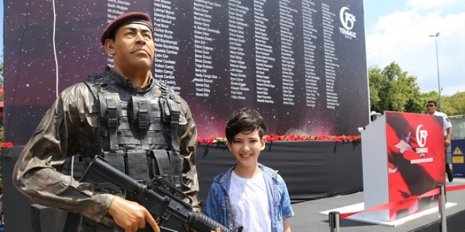 Ömer Halisdemir'in heykeli Taksim Meydanı'nda