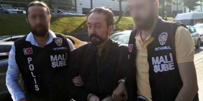 Adnan Oktar'ın evinden adeta cephanelik çıktı