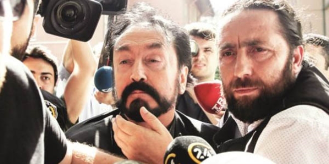 Adnan Oktar'ın çantasından para çıktı