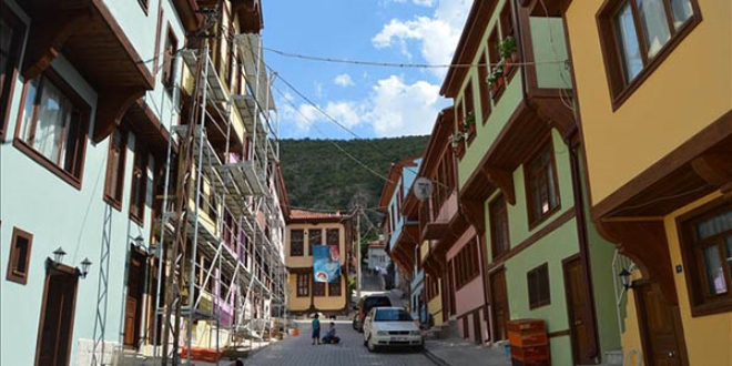 Afyonkarahisar'ın 'rengarenk' tarihi evleri