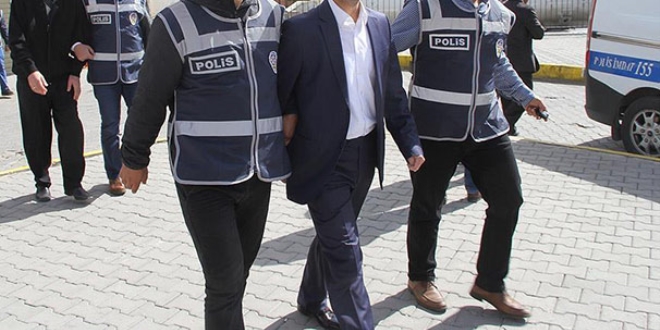 FETÖ'den tutuklanan savcıya 7 yıl 5 ay 3 gün hapis