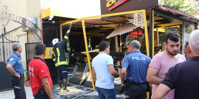 Adana'da doğalgaz patlaması: 1 işyeri kullanılmaz hale geldi
