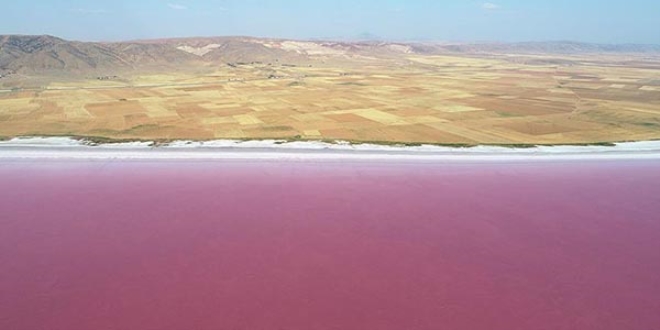 Tuz Gölü'nün 'kırmızı beyaz' güzelliği