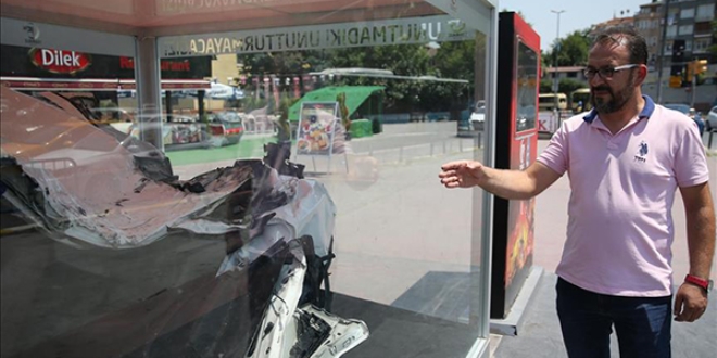 Tankın ezdiği araç '15 Temmuz unutulmasın' diye sergileniyor