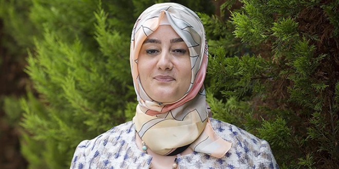 'O ithaf olunan Nene Hatun'un tırnağı edebilir miyiz'