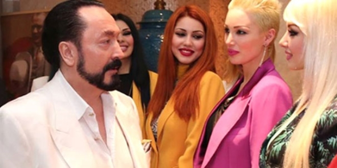 Örgüt içerisinde kadınlar erkekler için 'cinsel eğitim eşyası' olarak kullanılmış