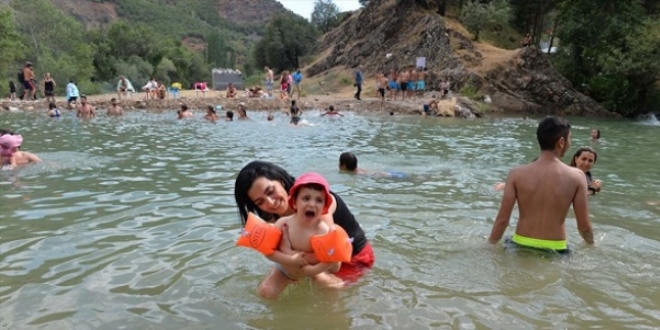 Tunceli'de plaj keyfi
