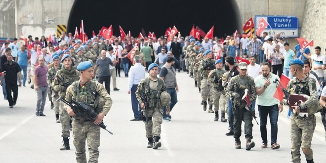 Kahramanlara coşkulu karşılama