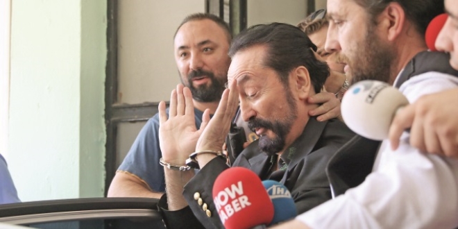 Adnan Oktar'ın adliye köstebeği yakalandı