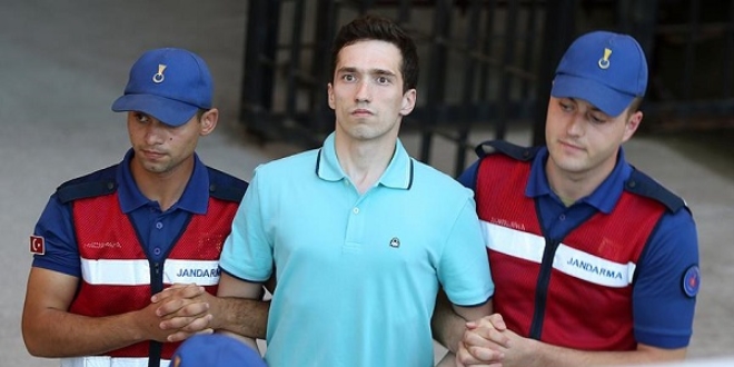Yunan askerlerin tutukluluğuna devam kararı