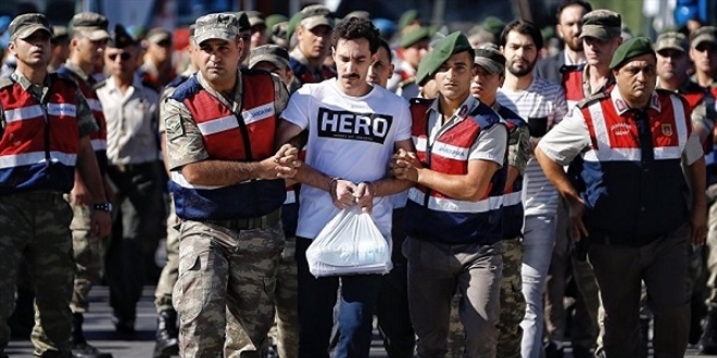 Suikast timi hükümlüsüne 'hero tişörtü' davası