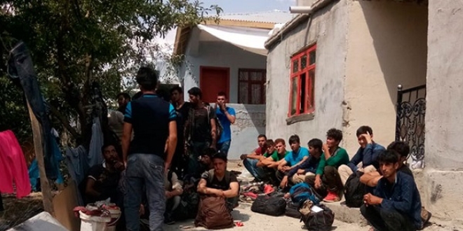Van'da bir evde 119 kaçak göçmen yakalandı