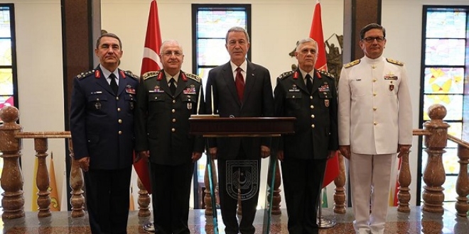 TSK'nın yeni komuta kademesinden ilk ziyaret Hulusi Akar'a