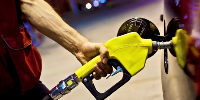 Benzine indirim fiyatlara yansımadı