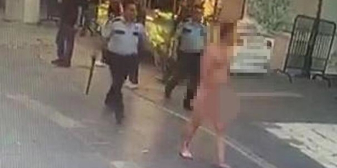 Annesini öldürüp çıplak halde sokağa çıktı