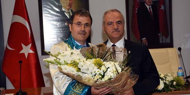 MSKÜ'de rektörlük devir teslimi yapıldı