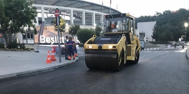 Dolmabahçe'de çöken yol trafiğe açıldı